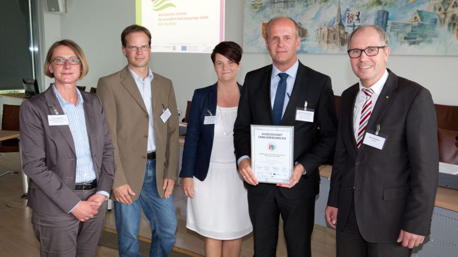 Auszeichnung Familienfreundliches Unternehmen im Kreis Paderborn (© Foto:Oliver Krato) Auszeichnung Familienfreundliches Unternehmen im Kreis Paderborn (© Foto:Oliver Krato)